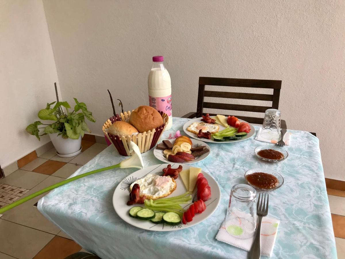 Vila Arlind Hotell Vlorë Exteriör bild