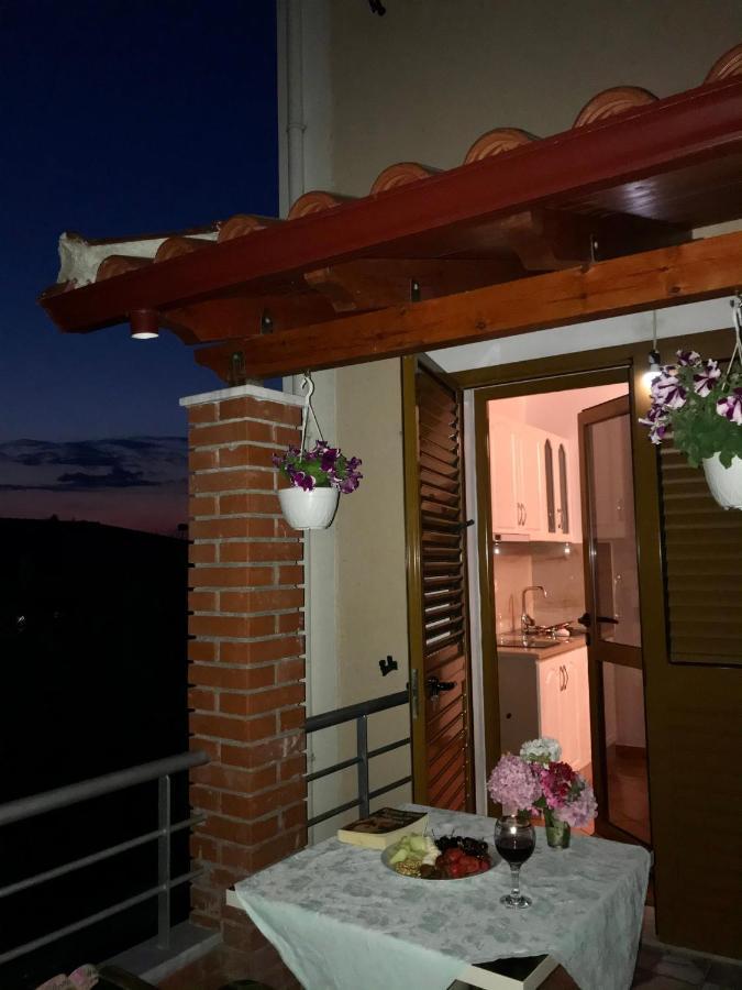 Vila Arlind Hotell Vlorë Exteriör bild