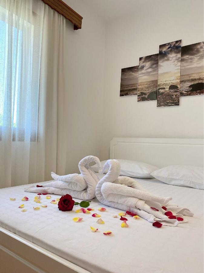 Vila Arlind Hotell Vlorë Exteriör bild