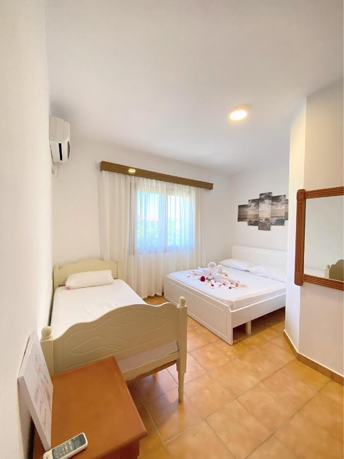 Vila Arlind Hotell Vlorë Exteriör bild