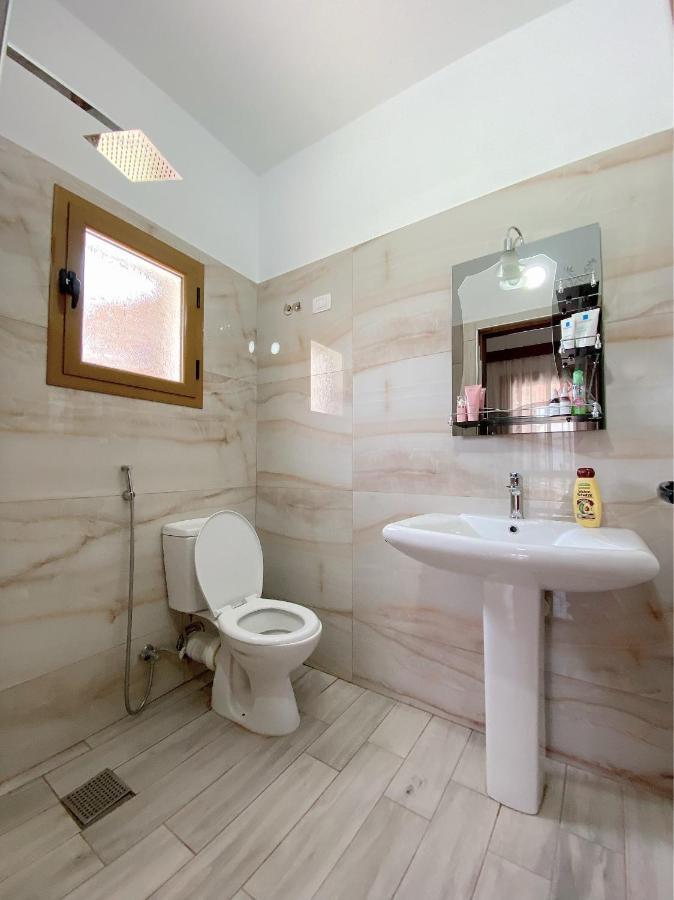 Vila Arlind Hotell Vlorë Exteriör bild