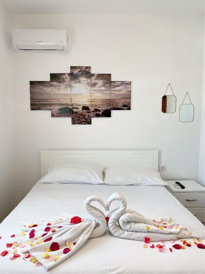 Vila Arlind Hotell Vlorë Exteriör bild