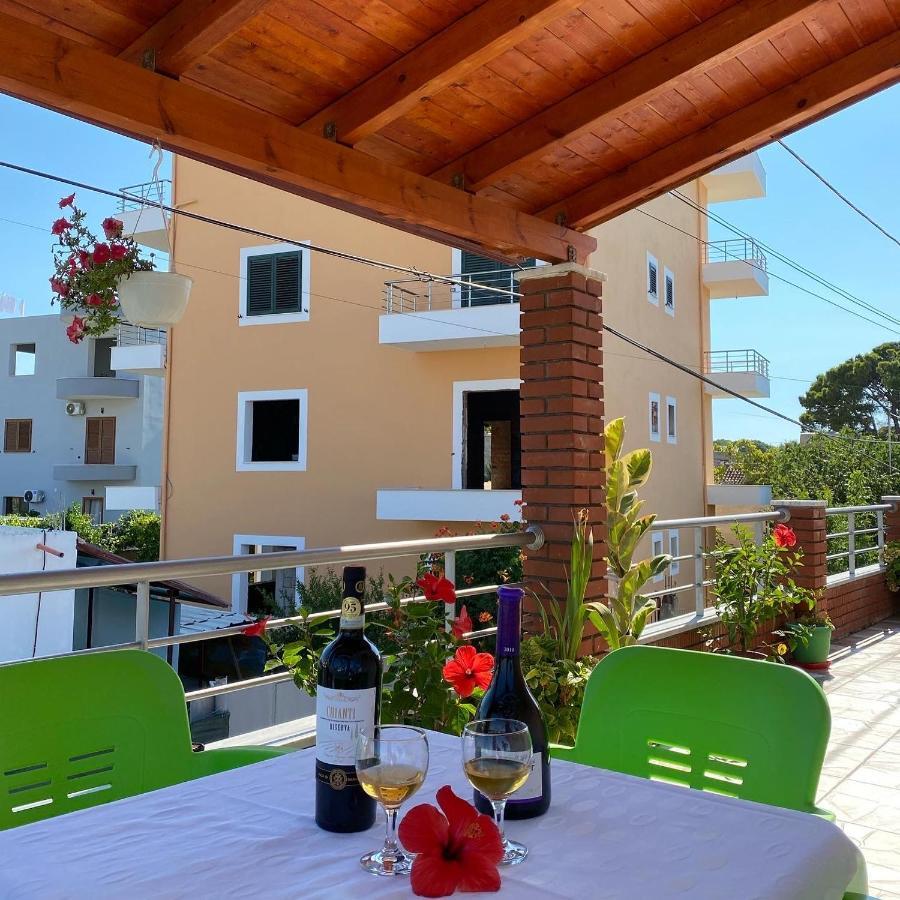 Vila Arlind Hotell Vlorë Exteriör bild