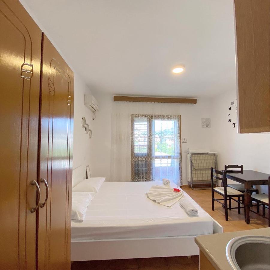 Vila Arlind Hotell Vlorë Exteriör bild