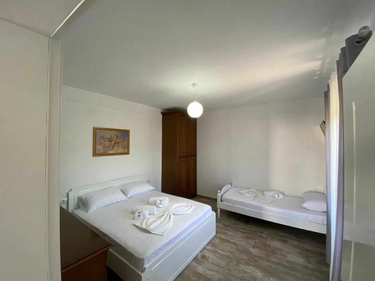 Vila Arlind Hotell Vlorë Exteriör bild