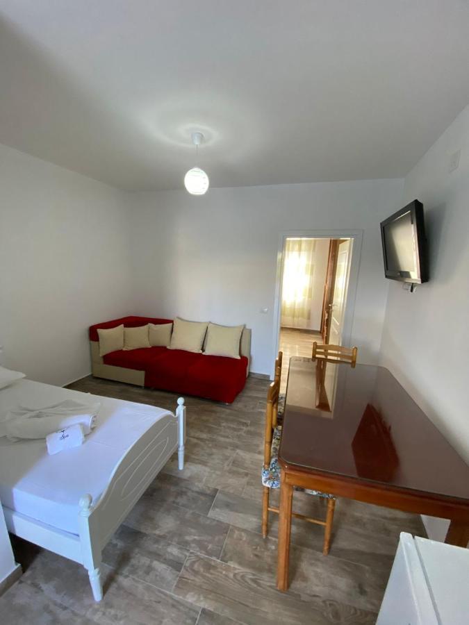 Vila Arlind Hotell Vlorë Exteriör bild