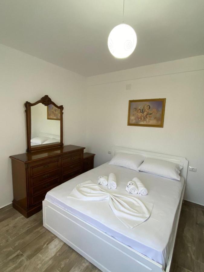 Vila Arlind Hotell Vlorë Exteriör bild