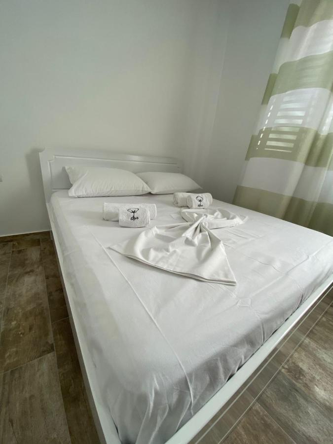 Vila Arlind Hotell Vlorë Exteriör bild