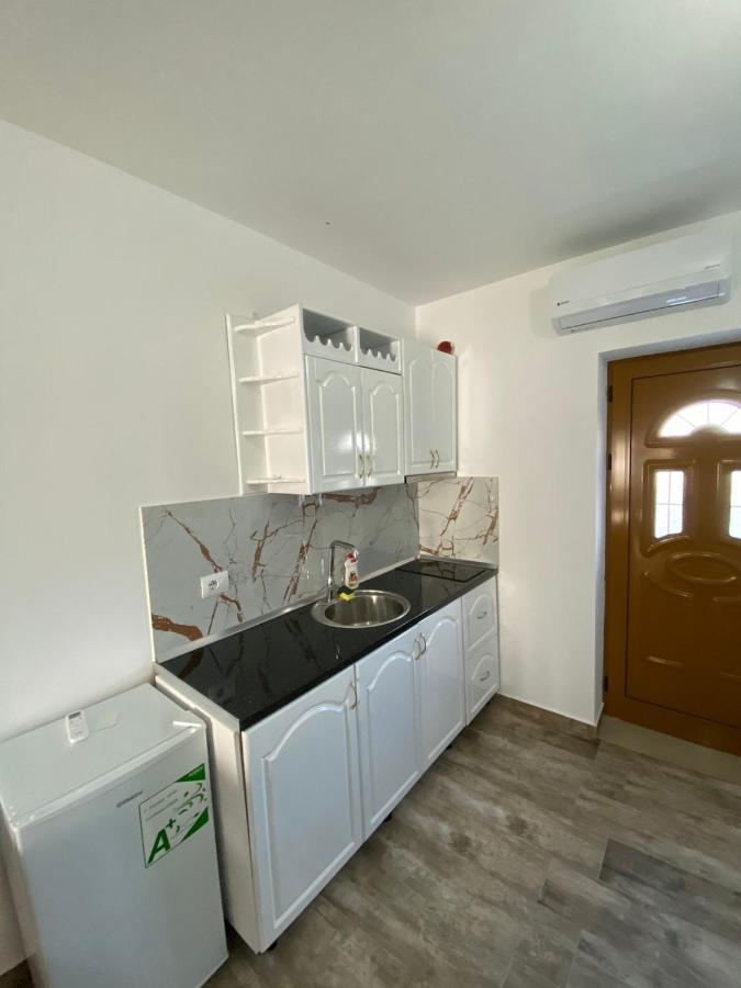 Vila Arlind Hotell Vlorë Exteriör bild