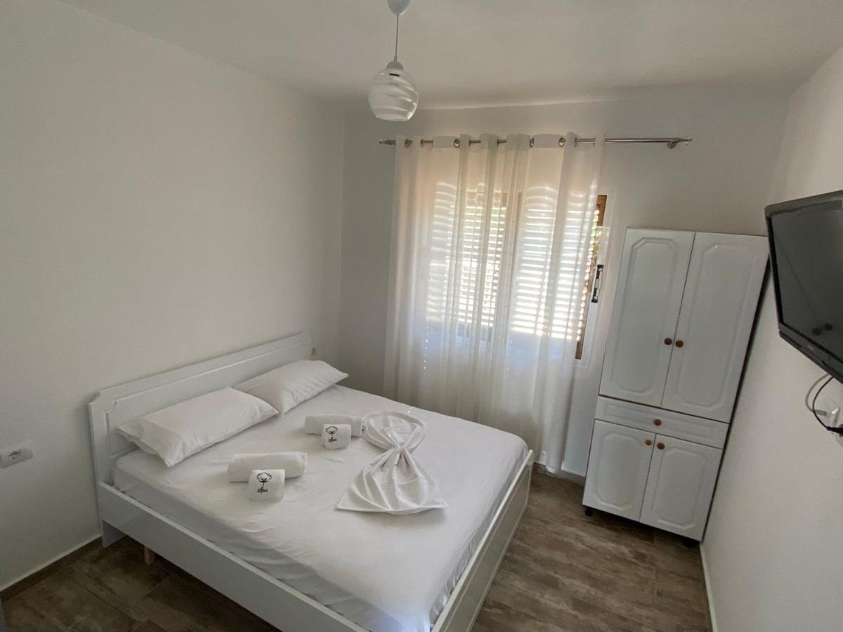 Vila Arlind Hotell Vlorë Exteriör bild