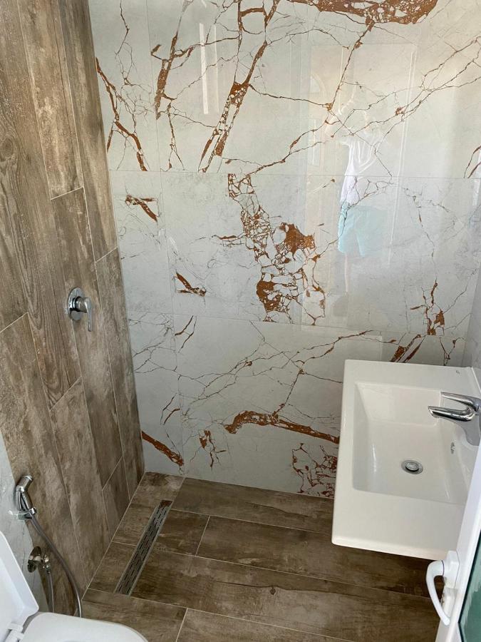 Vila Arlind Hotell Vlorë Exteriör bild