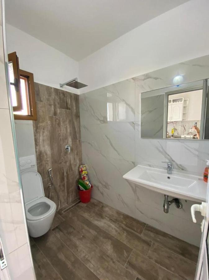 Vila Arlind Hotell Vlorë Exteriör bild