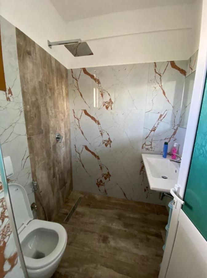 Vila Arlind Hotell Vlorë Exteriör bild