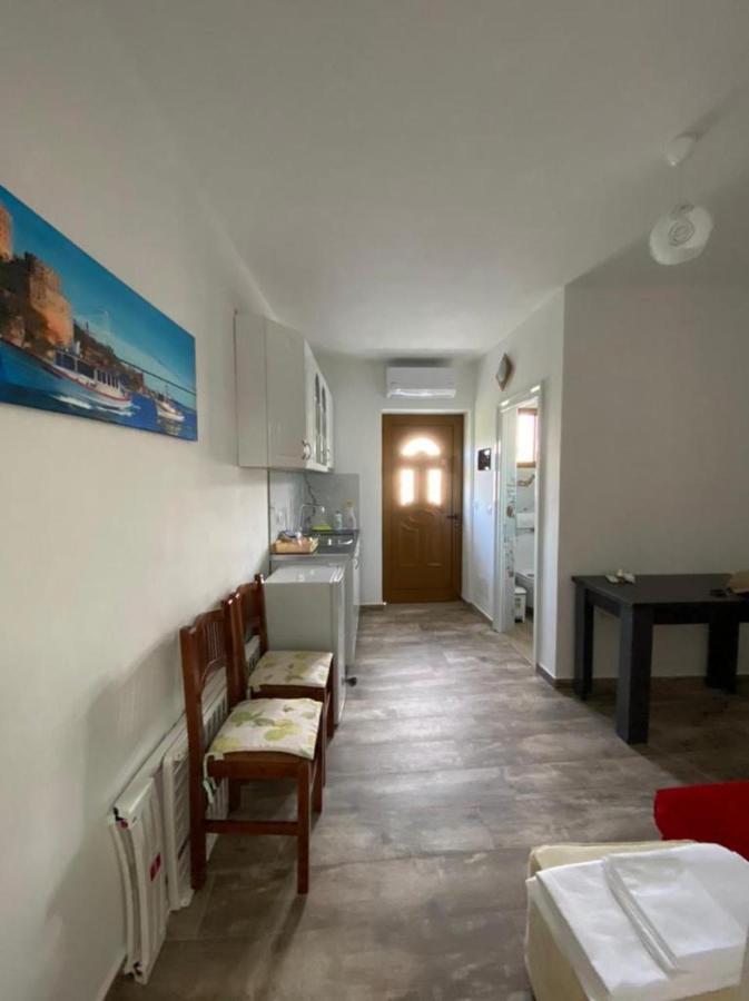 Vila Arlind Hotell Vlorë Exteriör bild