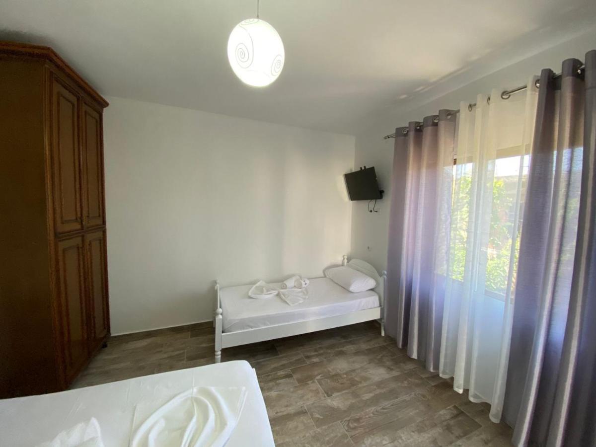 Vila Arlind Hotell Vlorë Exteriör bild